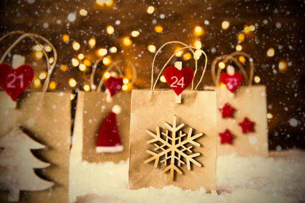 istock Christmas Shopping Bag, Snowflakes, Instagram Filter, Tree 843037298