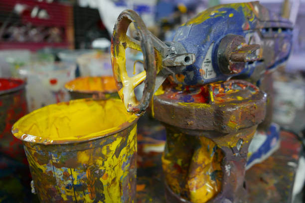 istock Bucket Paint With Airless Spray Paint Gun 843037894