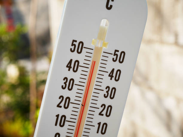 istock Closeup thermometer showing temperature in degrees Celsius 843052168