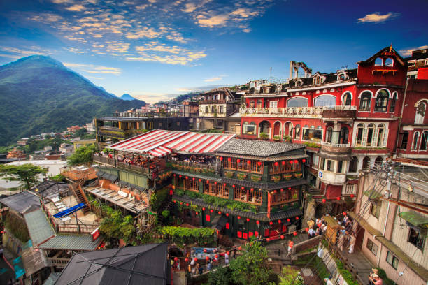 jiufen, taipei, taiwan. die bedeutung von den chinesischen text im bild ist die rote kugel von jiufen - insel taiwan stock-fotos und bilder