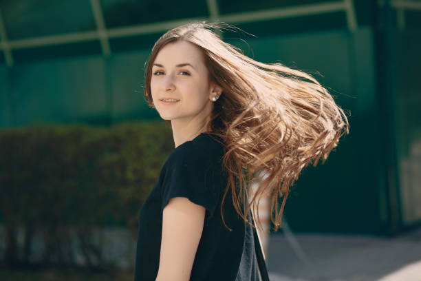 istock girl in city 843061096