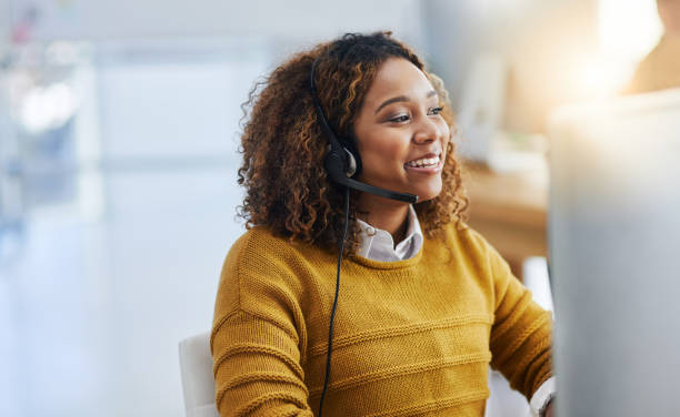 don't forget to smile - receptionist customer service customer service representative imagens e fotografias de stock