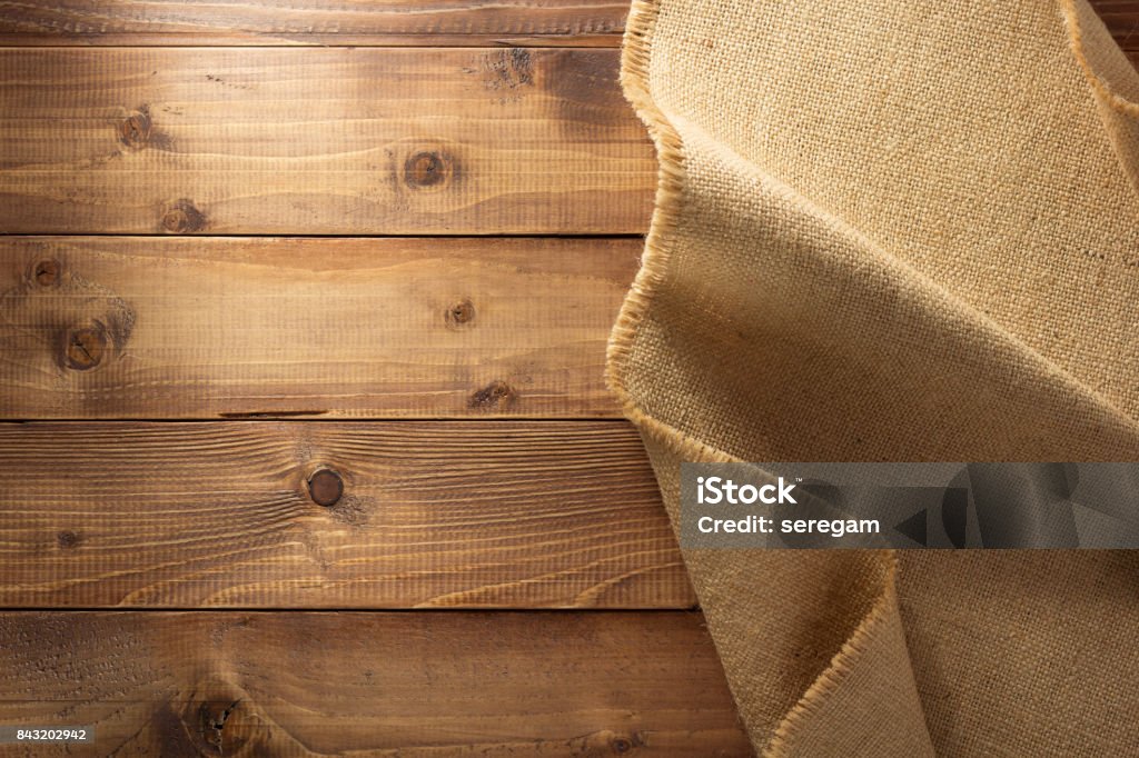 Sac de jute toile de jute sur bois - Photo de Aliment libre de droits Sac de jute toile de jute sur bois - Photo de Aliment libre de droits