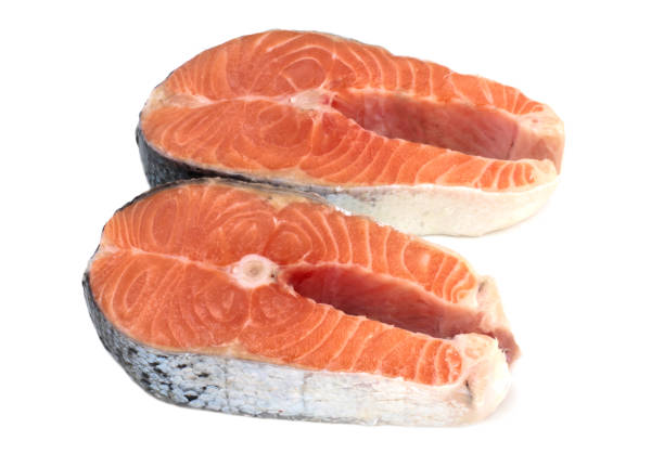 bistecca di salmone fresco - salmon fillet prepared fish cross section foto e immagini stock