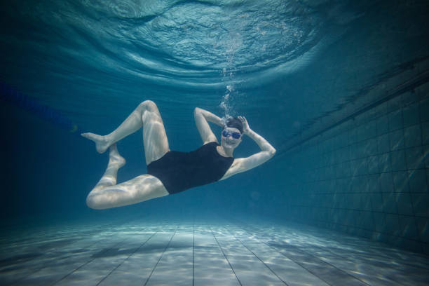 istock Pretty woman stretching underwater 843230712