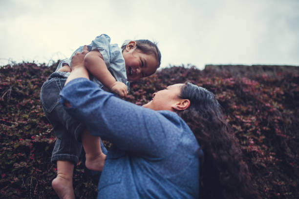 familias de nueva zelanda. - polynesian culture fotografías e imágenes de stock