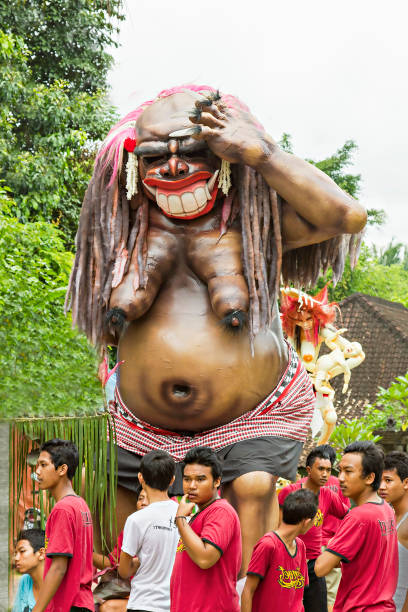 발리니��스 새해 - bali sculpture balinese culture human face 뉴스 사진 이미지