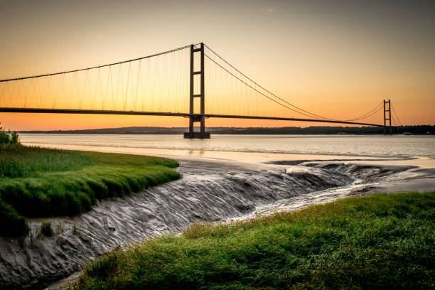 Humber bridge at low tide sunset over the river Humber humberside stock pictures, royalty-free photos & images