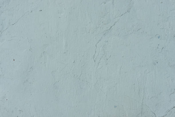 istock Wall fragment with attritions and cracks 843372258