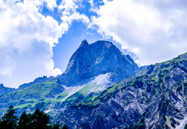 카르벤델 산맥 - tirol rock gravel mountain peak 뉴스 사진 이미지