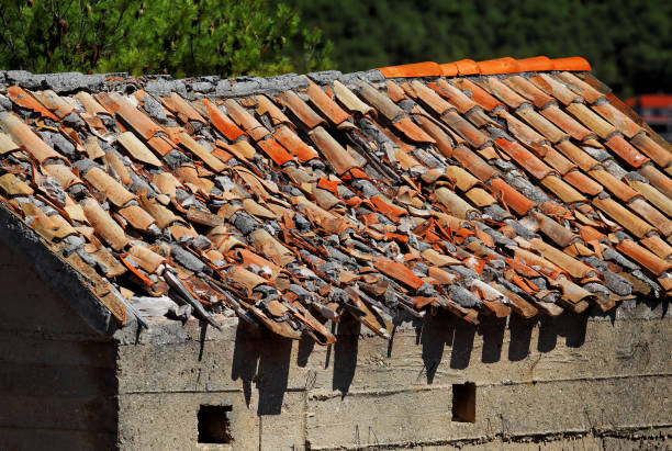 istock Damaged roof tile on house 843393164