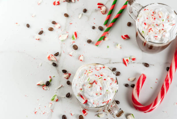рождественская мята мока - peppermint chocolate candy christmas стоковые фото и изображения