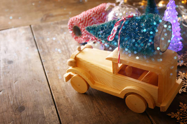 istock Wooden car carrying a christmas tree 843404340