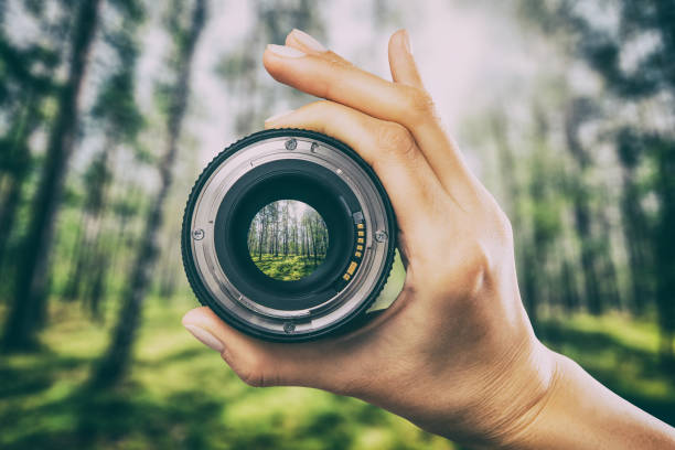 koncepcja obiektywu aparatu fotograficznego. - focus on foreground zdjęcia i obrazy z banku zdjęć