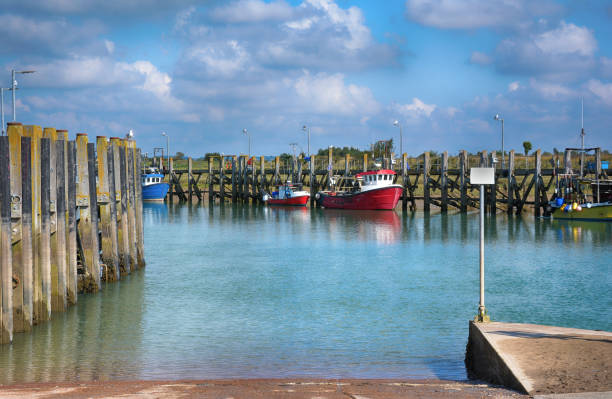 puerto de rye y winchelsea playa - winchelsea fotografías e imágenes de stock