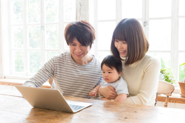 istock asian family using lapop 843463066