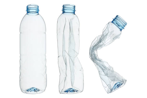 conjunto de garrafas plásticas recicladas isolado no branco - bottle - fotografias e filmes do acervo