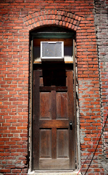 istock old wooden door 843487860