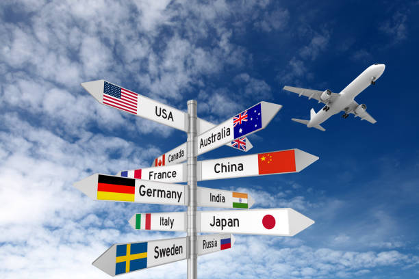 avión de viaje destinos dirección muestra - global communications directional sign road sign travel fotografías e imágenes de stock