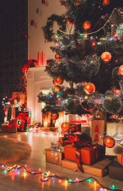 istock Beatiful christmas decorated tree in shining lights 843574544