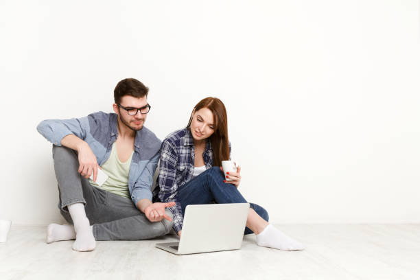 istock Couple making call to food delivery, online order 843587030
