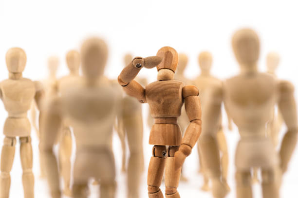 istock Wooden mannequin has a new idea in the crowd 843630728