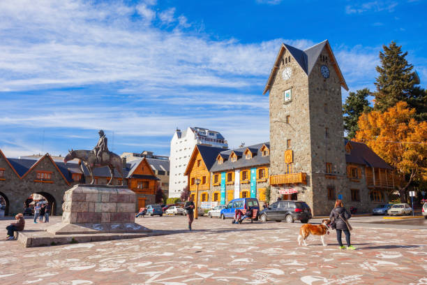 il centro civico bariloche - bariloche foto e immagini stock