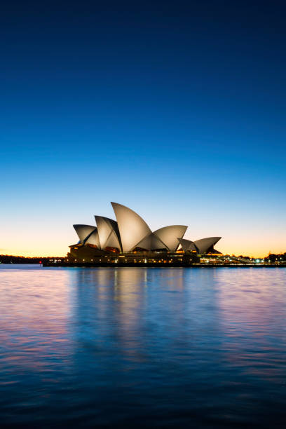 morgendämmerung am sydney opera house, australien - circular quay concert hall sydney opera house sydney australia stock-fotos und bilder