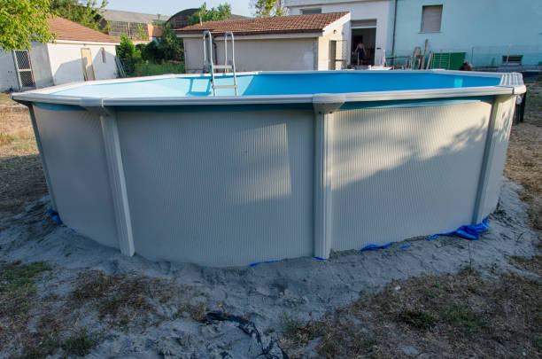 piscina telaio in acciaio metallico appena montata - above ground pool foto e immagini stock