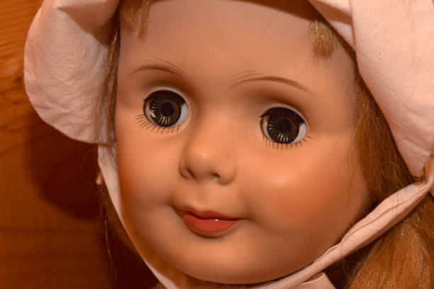 istock Creepy Eyed Dolls 843701202