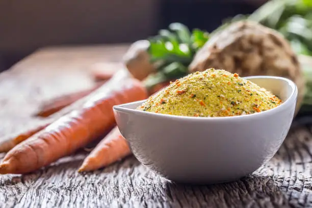Seasoning spices condiment with dehydrated carrot parsley celery parsnips and salt with or without glutamate.