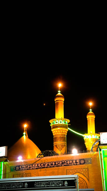 santuario dell'imam hussain ibn ali di notte, karbala, iraq - hussain ibn ali foto e immagini stock