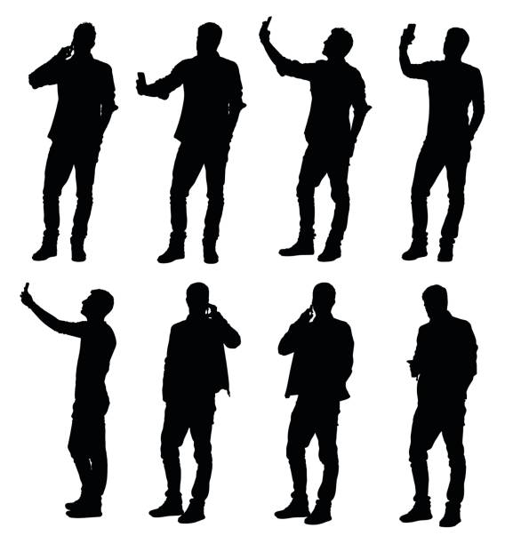 sada mladého příležitostného muže, který si pořizoval selfie nebo držel a mluvil na mobilním telefonu - selfie stock ilustrace