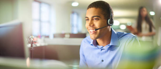 istock customer service on the phone 843751830