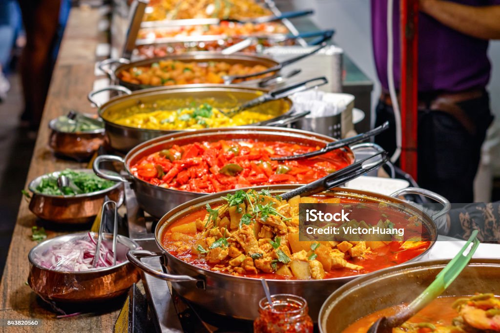Cocinado currys en la exhibición en el mercado de Camden en Londres - Foto de stock de Alimento libre de derechos