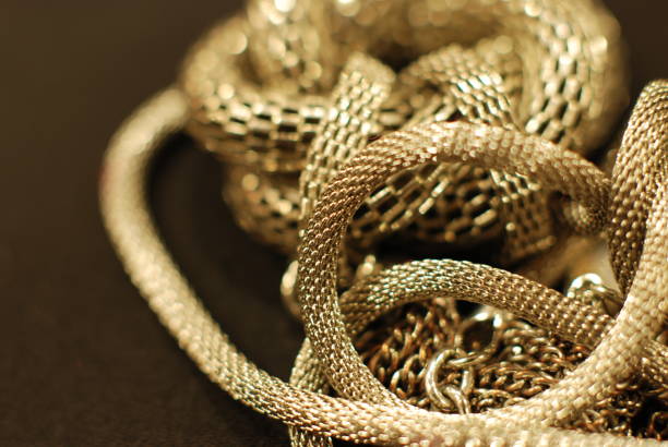 황동 보석의 클로즈업 - jewelry bracelet bead drop 뉴스 사진 이미지