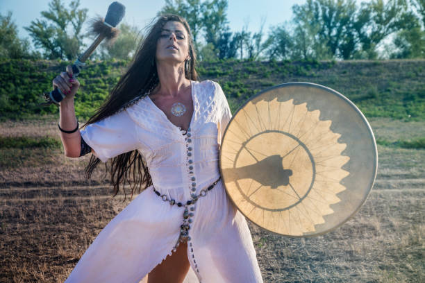 istock Shaman woman drumming 843892594