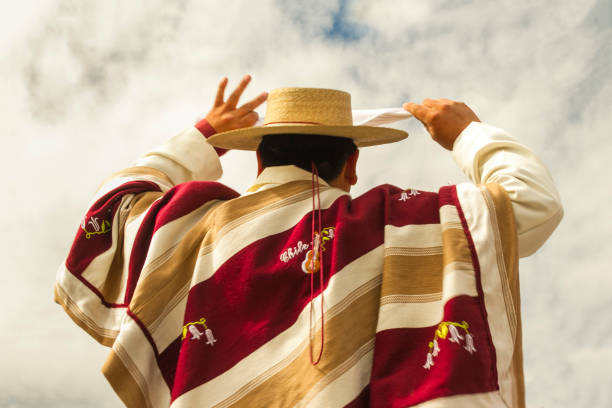 celebraciones del día de la independencia de chile - traditional clothing fotografías e imágenes de stock