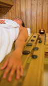 ruhige-brunette-frau-entspannung-in-der-sauna.jpg?b=1&s=170x170&k=20&c=Z7NkgRg9C4r42tLqgaF4kmfd3fsI4riQgw9BBHCS_lw=