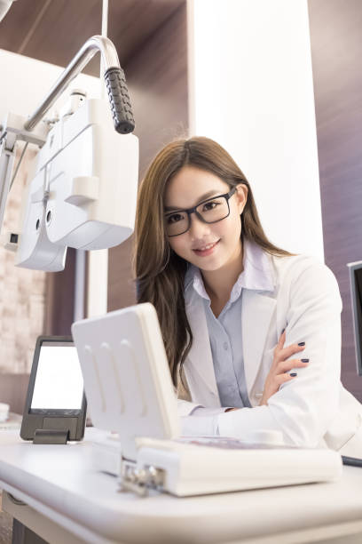 istock beauty woman optometrist 843975134