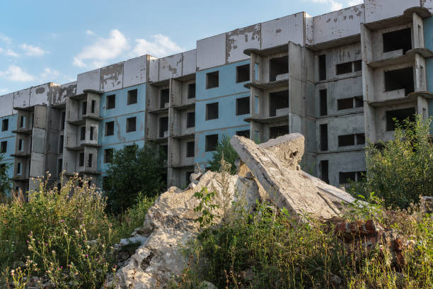 istock unfinished five-story abandoned house 843978426
