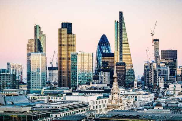 wieżowce w londynie - financial district zdjęcia i obrazy z banku zdjęć