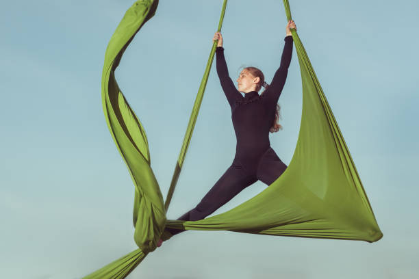 istock Sports stunts on the hammock. 844061118