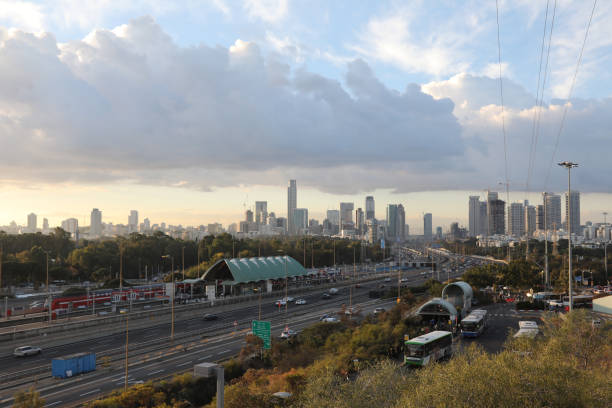 vista aerea panoramica sullo skyline del paesaggio urbano di tel aviv - htc corporation foto e immagini stock