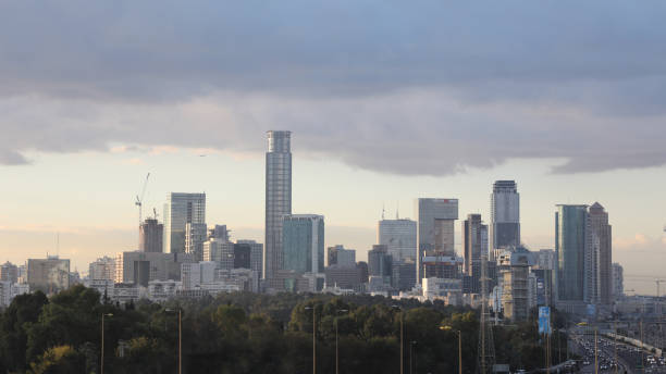 vista aerea panoramica sullo skyline del paesaggio urbano di tel aviv - htc corporation foto e immagini stock