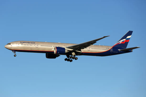 aeroflot boeing 777-300/er vq-bqc atterrissant à l’aéroport international de sheremetyevo. - aeroflot photos et images de collection