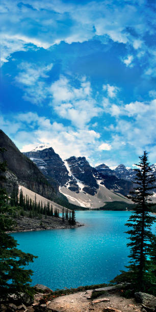 lac moraine - vertical scenics ice canada photos et images de collection