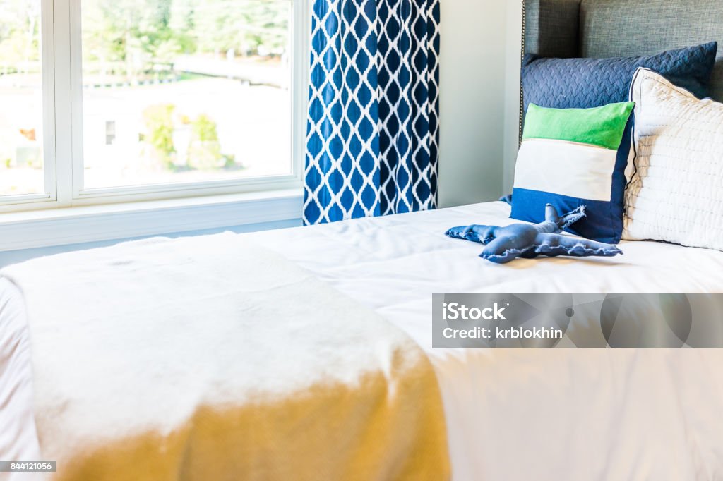 https://media.istockphoto.com/id/844121056/photo/closeup-of-new-bed-comforter-with-decorative-airplane-pillows-in-small-bedroom-in-staging-home.jpg?s=1024x1024&w=is&k=20&c=Hm0r_vAx9U6l296KrC3KnGhjEXG1dDGozbXxhvraZfM=