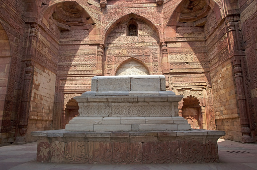 Tomb of Iltutmish ( इल्तुतमिश मकबरा )