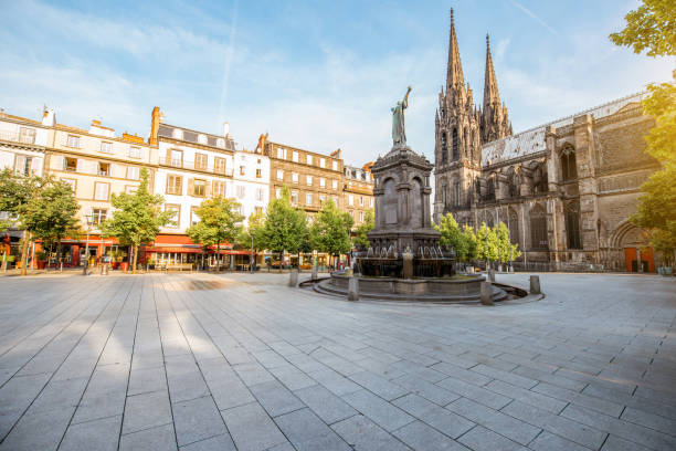 cattedrale di clermont-ferrand - piazza foto e immagini stock